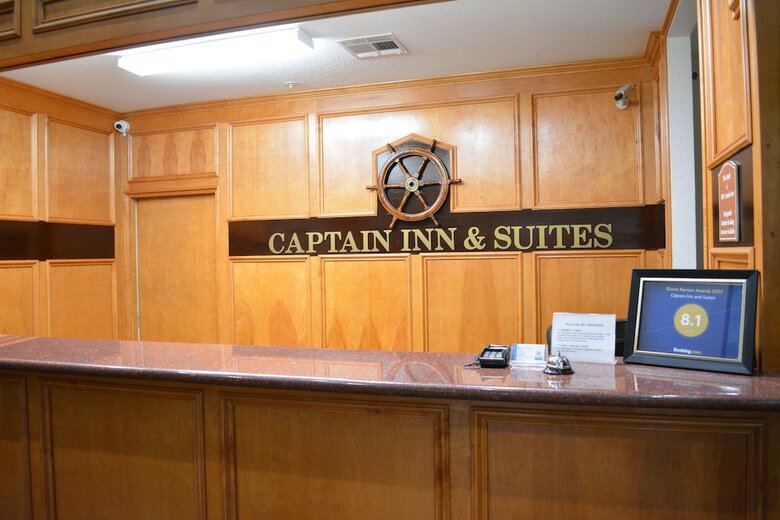 Hotel Captain Inn & Suites