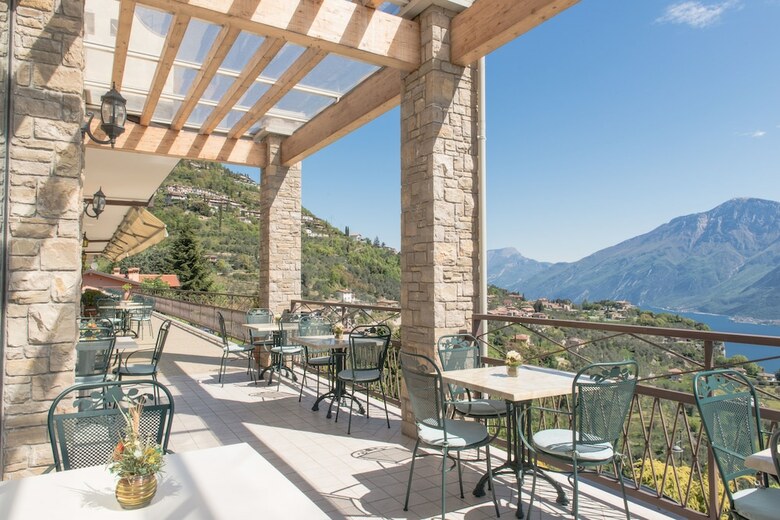 Village Hotel Lucia