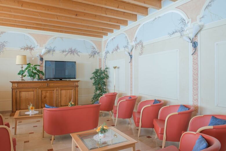Village Hotel Lucia
