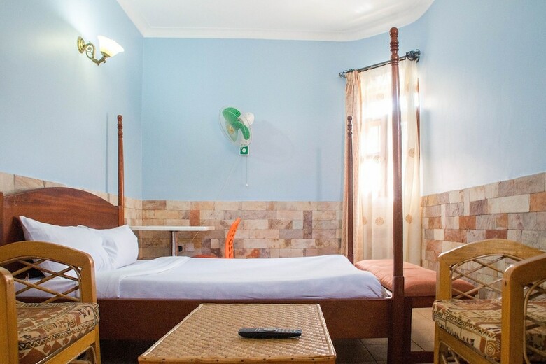 Hotel Kabalega Resort