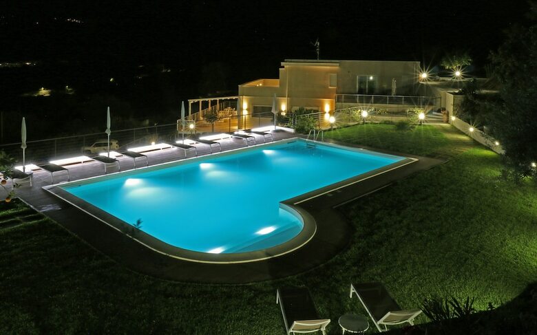 Hotel Sik� Holiday Home