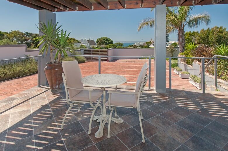 Hotel Whale Away Guest House
