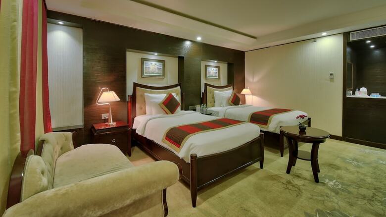 Hotel Polo Inn & Suites