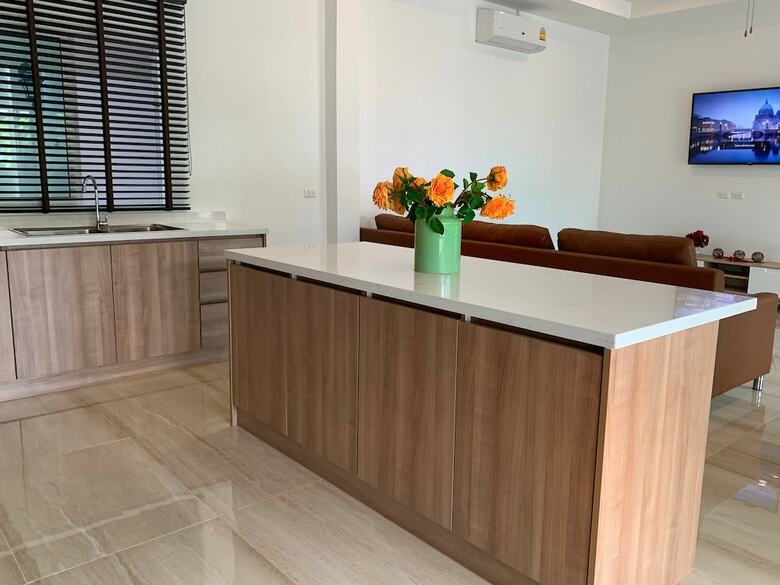 Private New Pool Villa Near Laguna