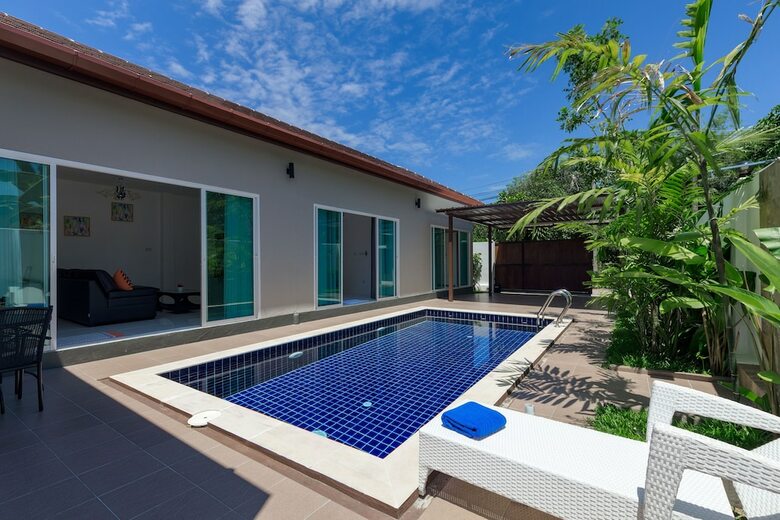 Private New Pool Villa Near Laguna