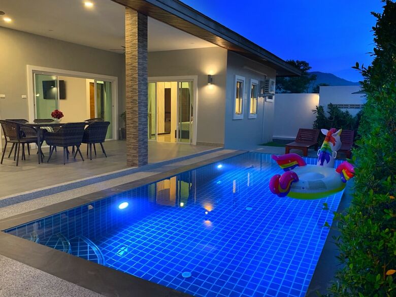 Private New Pool Villa Near Laguna
