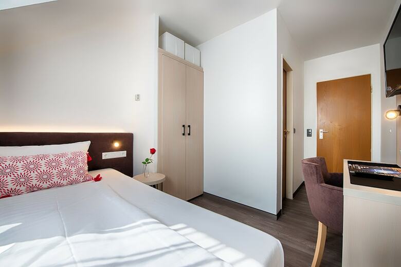 Home Hotel