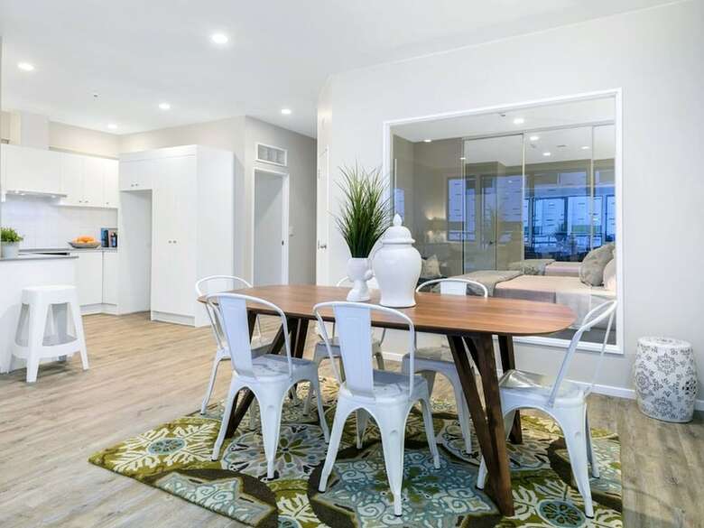 Stylish Apartment Near Entertainment District