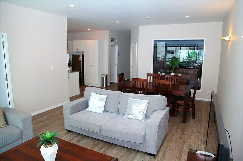 Stylish Apartment Near Entertainment District