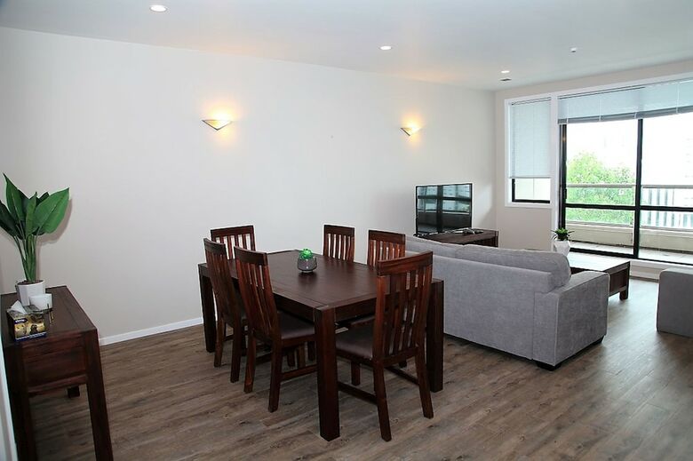 Stylish Apartment Near Entertainment District