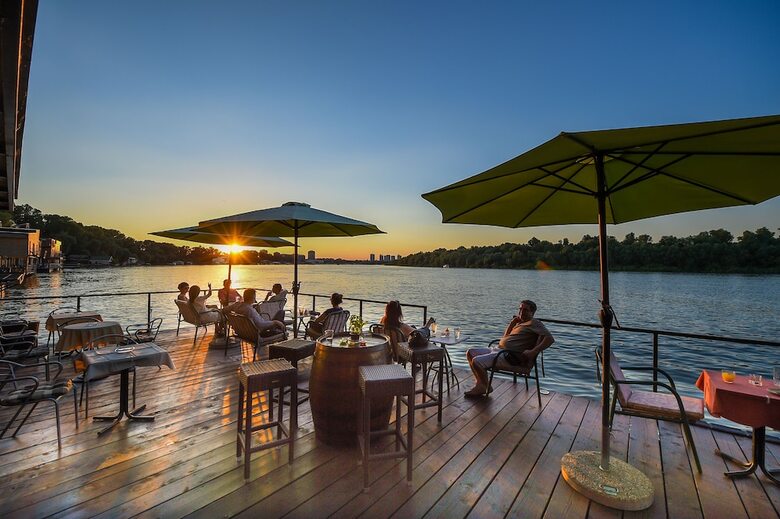 Hostal San Art Floating Hostel&apartments