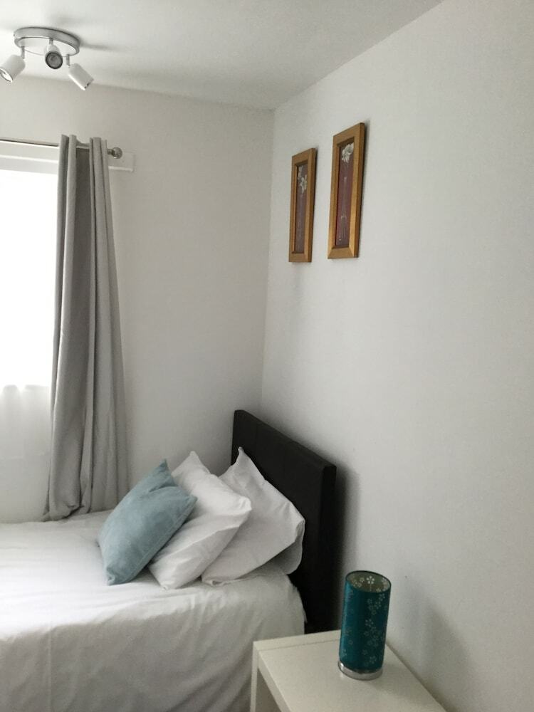 Apartamentos Nice 4 Bed Near Basildon Town Centre