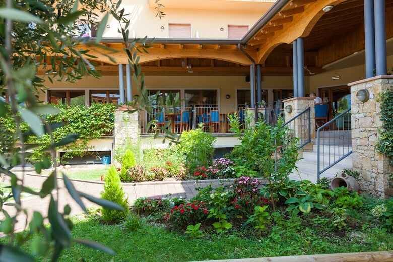 Villa Isabella Hotel & Residence