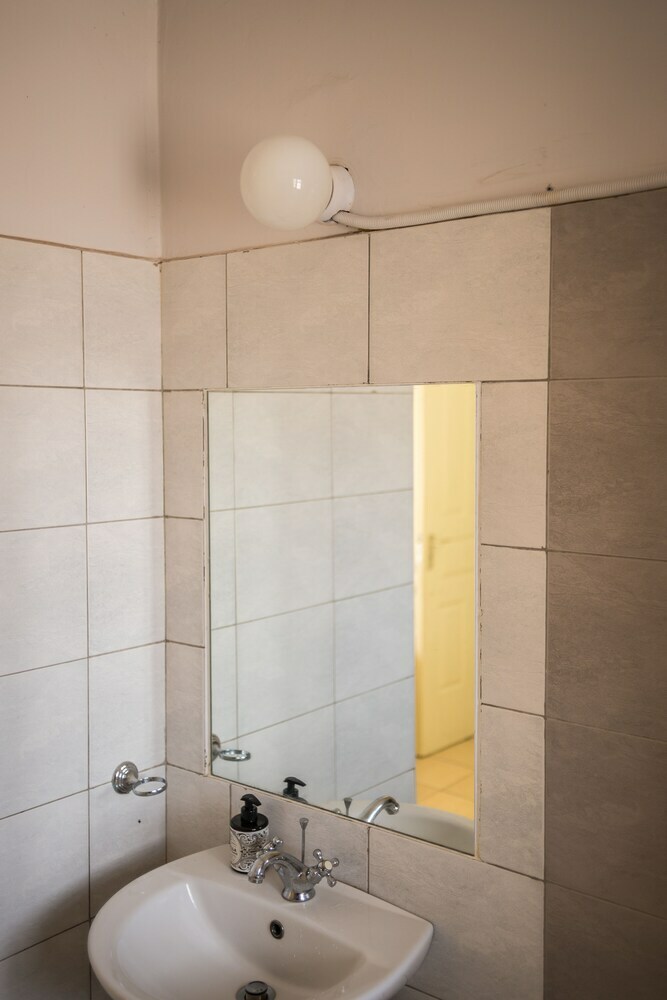 Apartamentos J12 Residence
