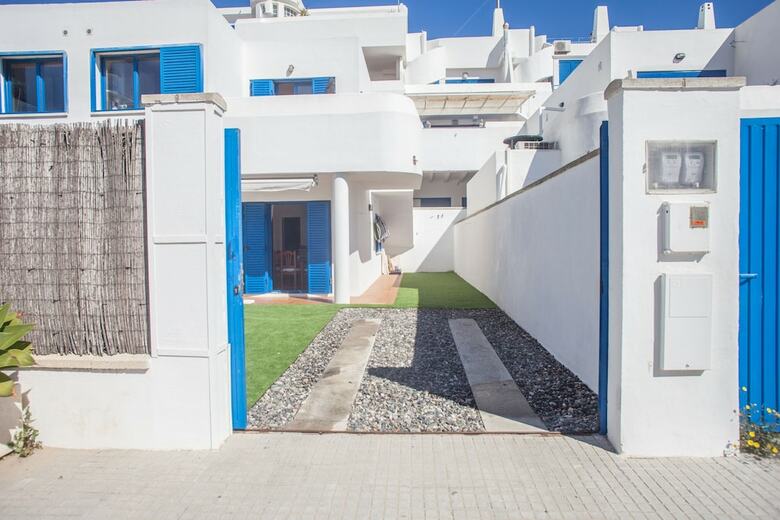 Apartamentos Beach House With Garden
