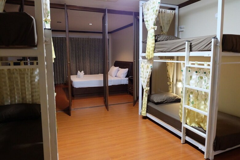Hostal Starbright Court