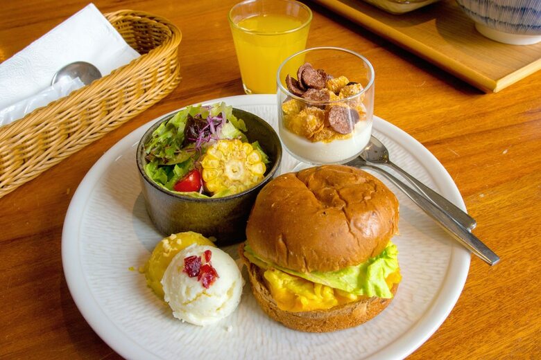 U.i.j Hotel & Hostel