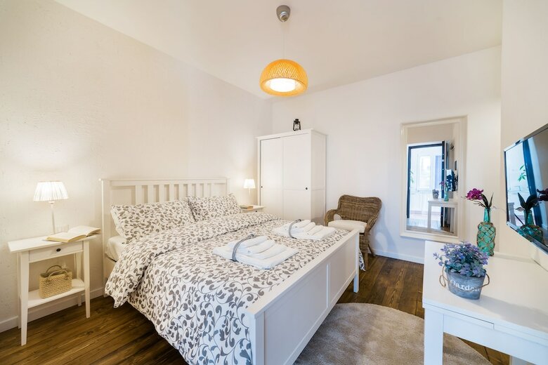 Hotel White Rooms