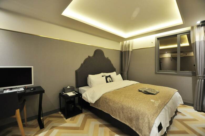 French Code Hotel