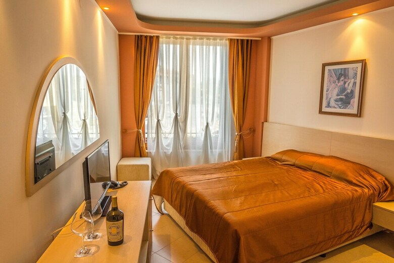 Golden Pearl Hotel