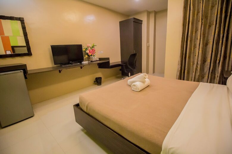 Hotel The Red Palm Suites And Restaurant