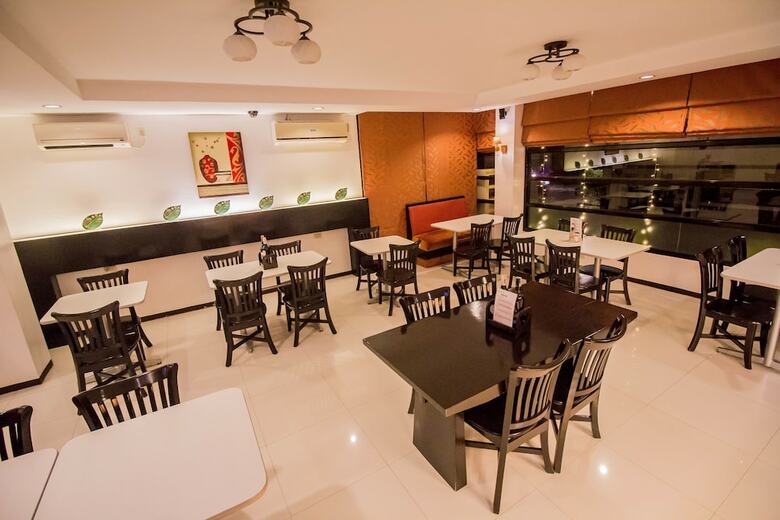Hotel The Red Palm Suites And Restaurant