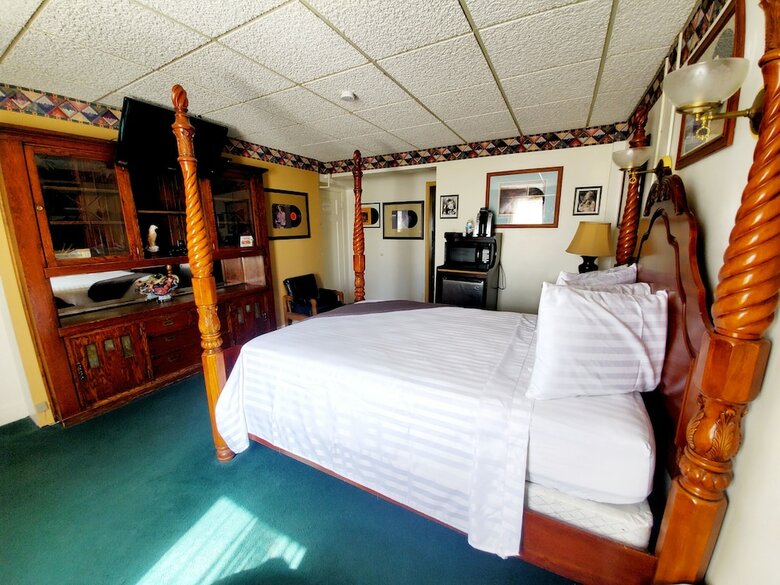Historic Hotel Nevada And Gambling Hall