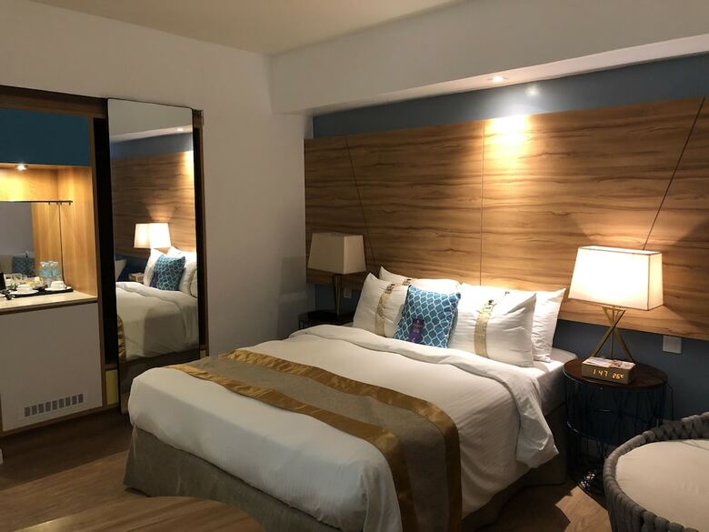 Ferra Hotel And Garden Suites