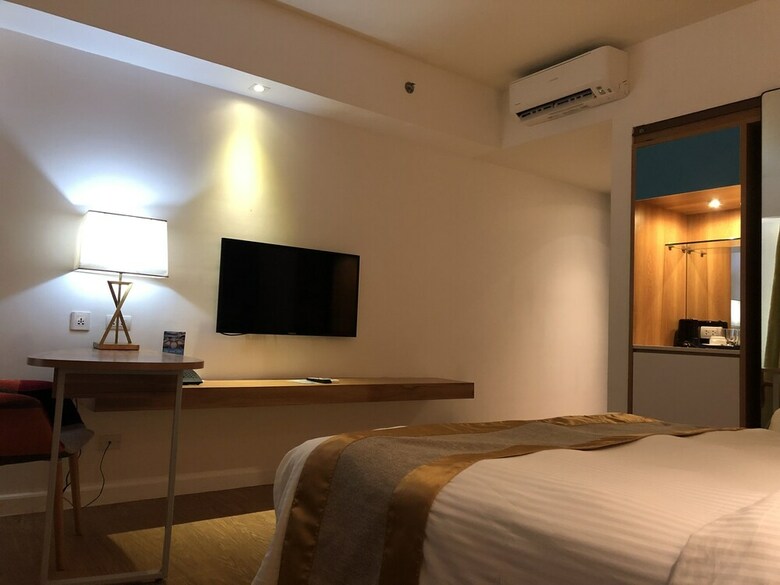Ferra Hotel And Garden Suites