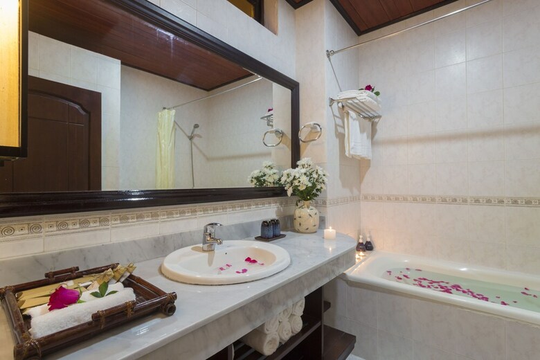 Lu Na Diamond Riverside Hotel