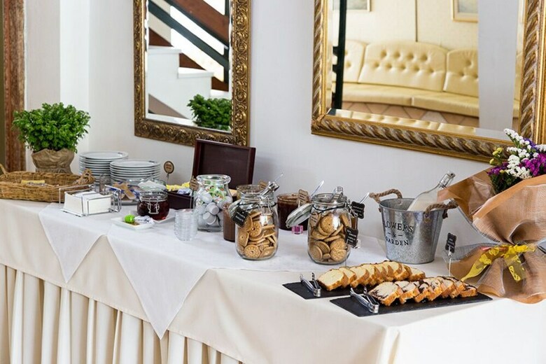 Alexios Inn Hotel