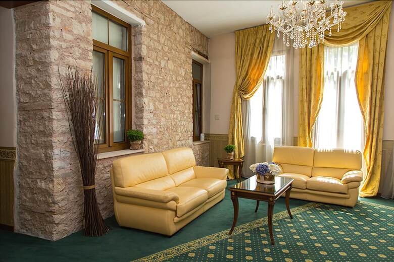 Alexios Inn Hotel