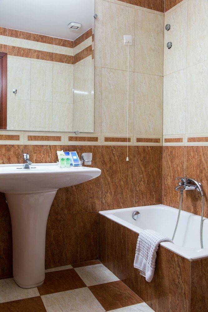 Alexios Inn Hotel