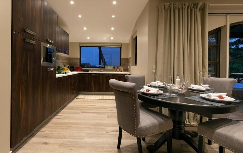 Secret Harbour Boutique Hotel And Marina