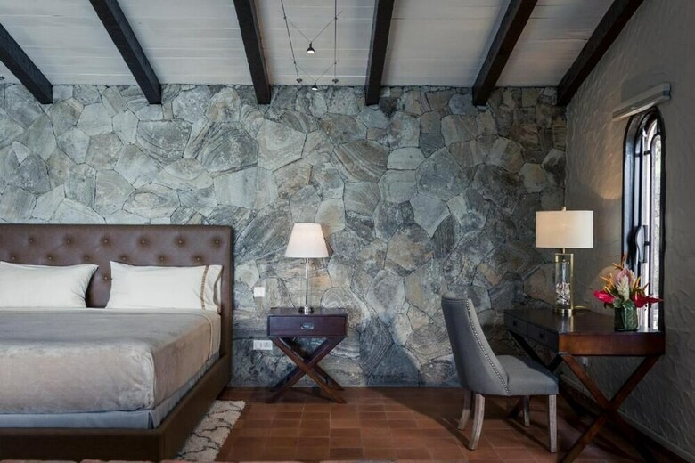Secret Harbour Boutique Hotel And Marina
