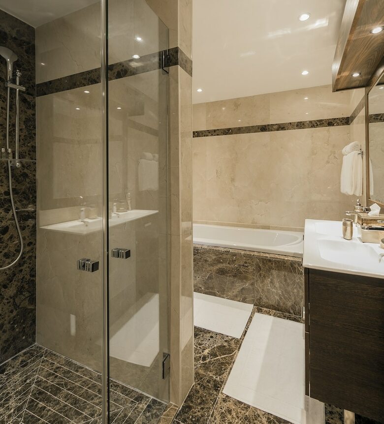 Secret Harbour Boutique Hotel And Marina