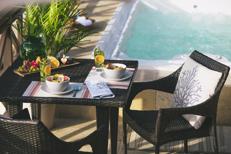 Secret Harbour Boutique Hotel And Marina