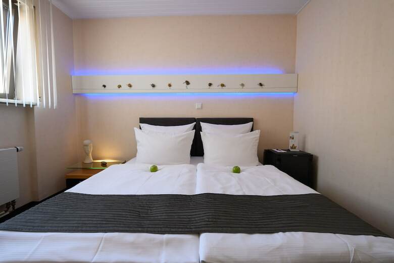Hotel H.e.y.m.a.n.n.