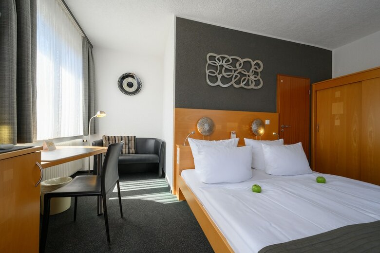 Hotel H.e.y.m.a.n.n.