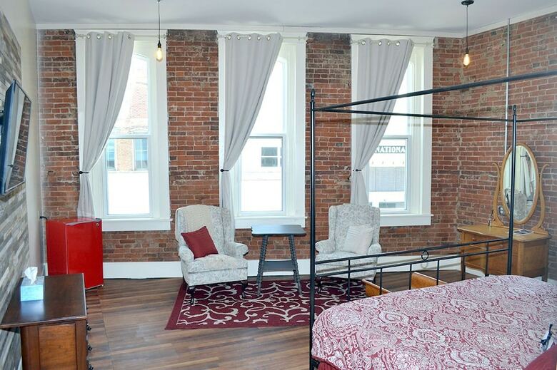 Hotel Eighteen-ninety Sleepover