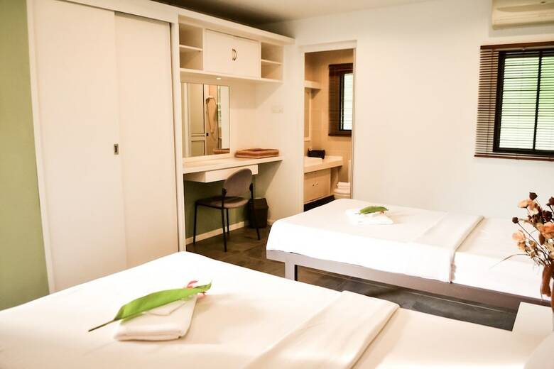 Qi Hotel And Club