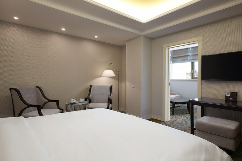 Marina Yacht Hotel