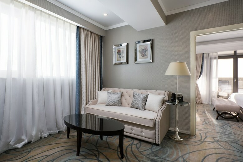 Marina Yacht Hotel