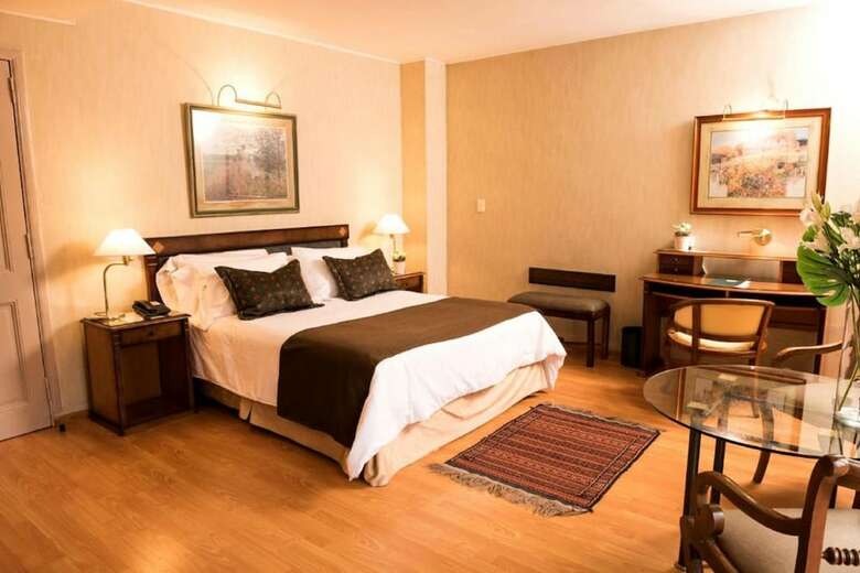 Hotel Mayflower Suites