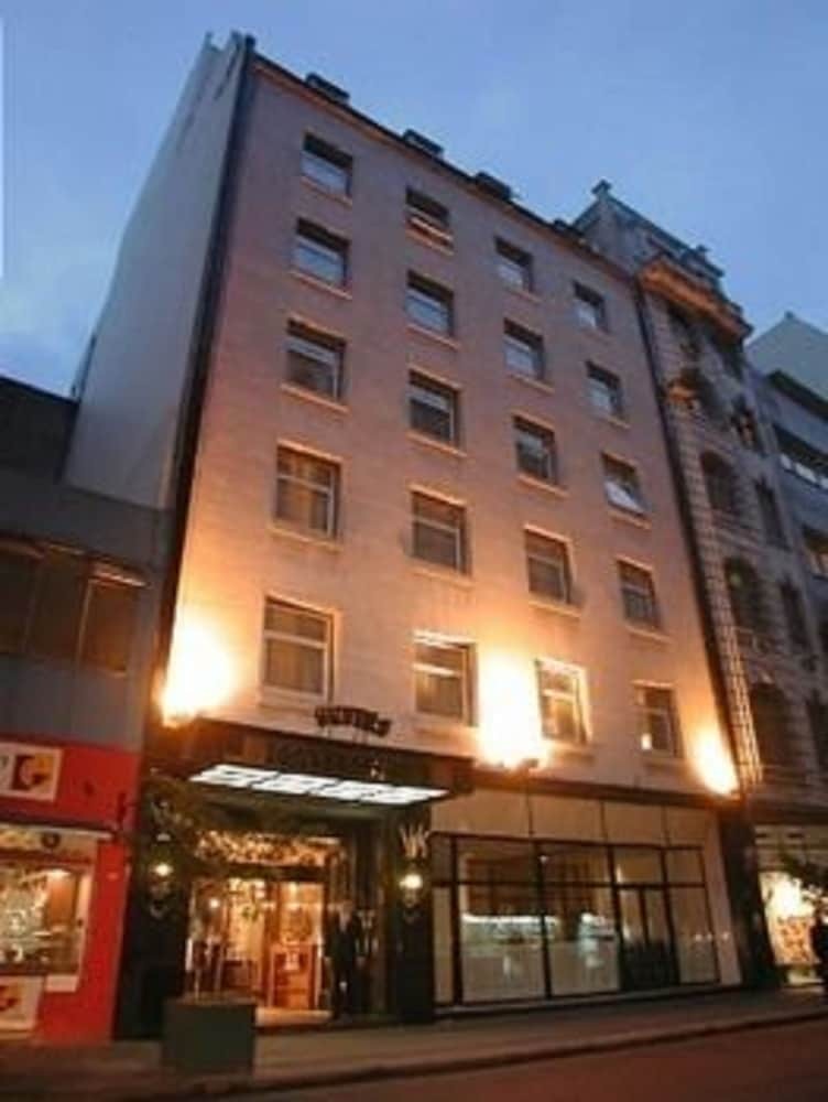 Hotel Mayflower Suites