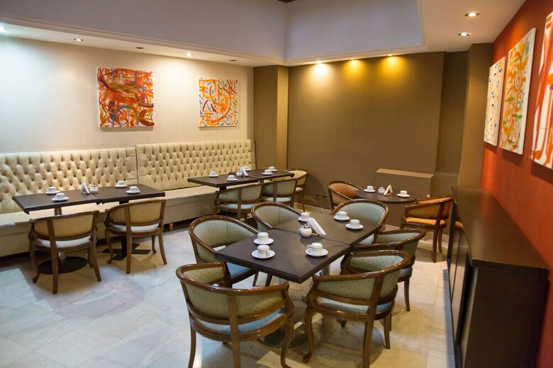 Reconquista Plaza Hotel