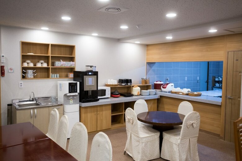 Hotel Ritz Hostel
