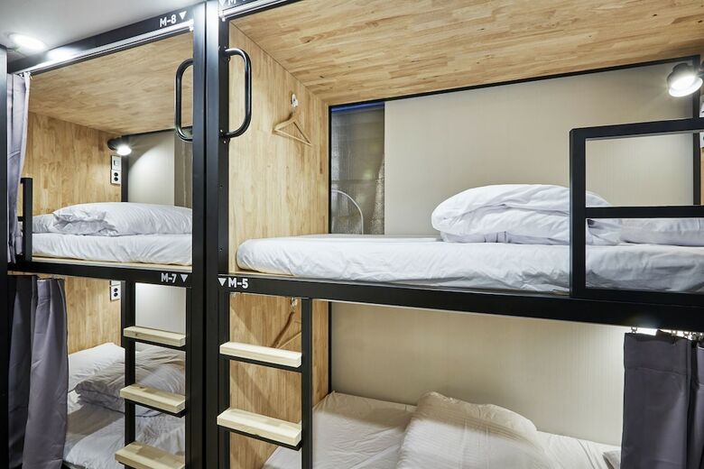 Hostal Comet Guesthouse - Hostel