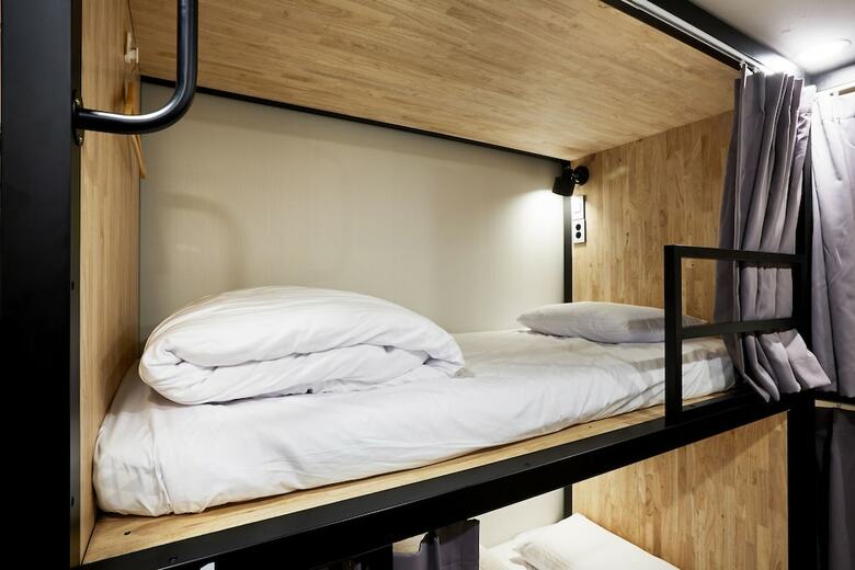 Hostal Comet Guesthouse - Hostel