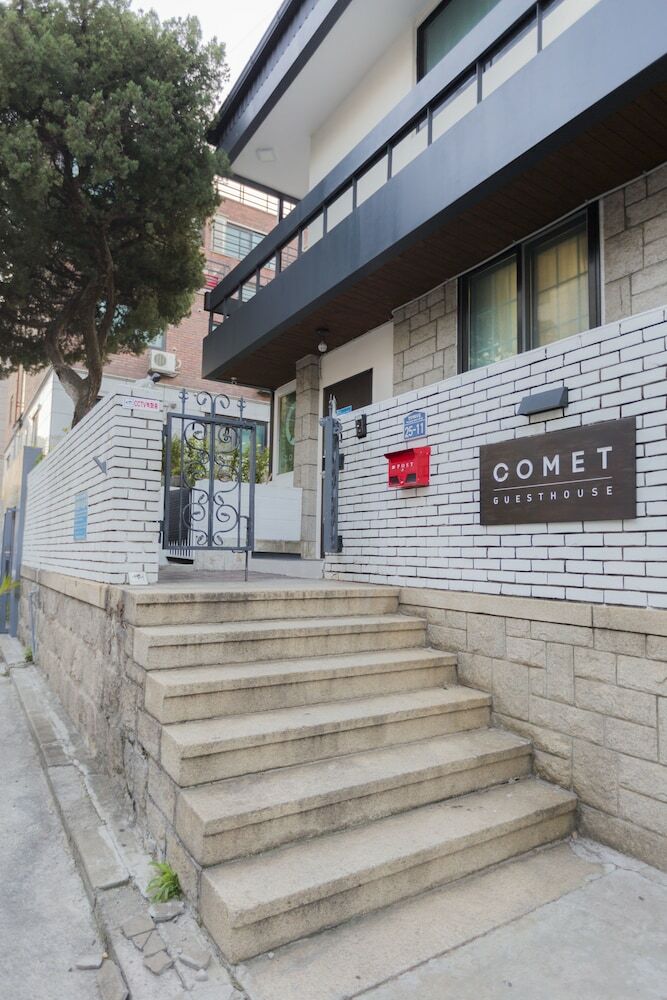 Hostal Comet Guesthouse - Hostel